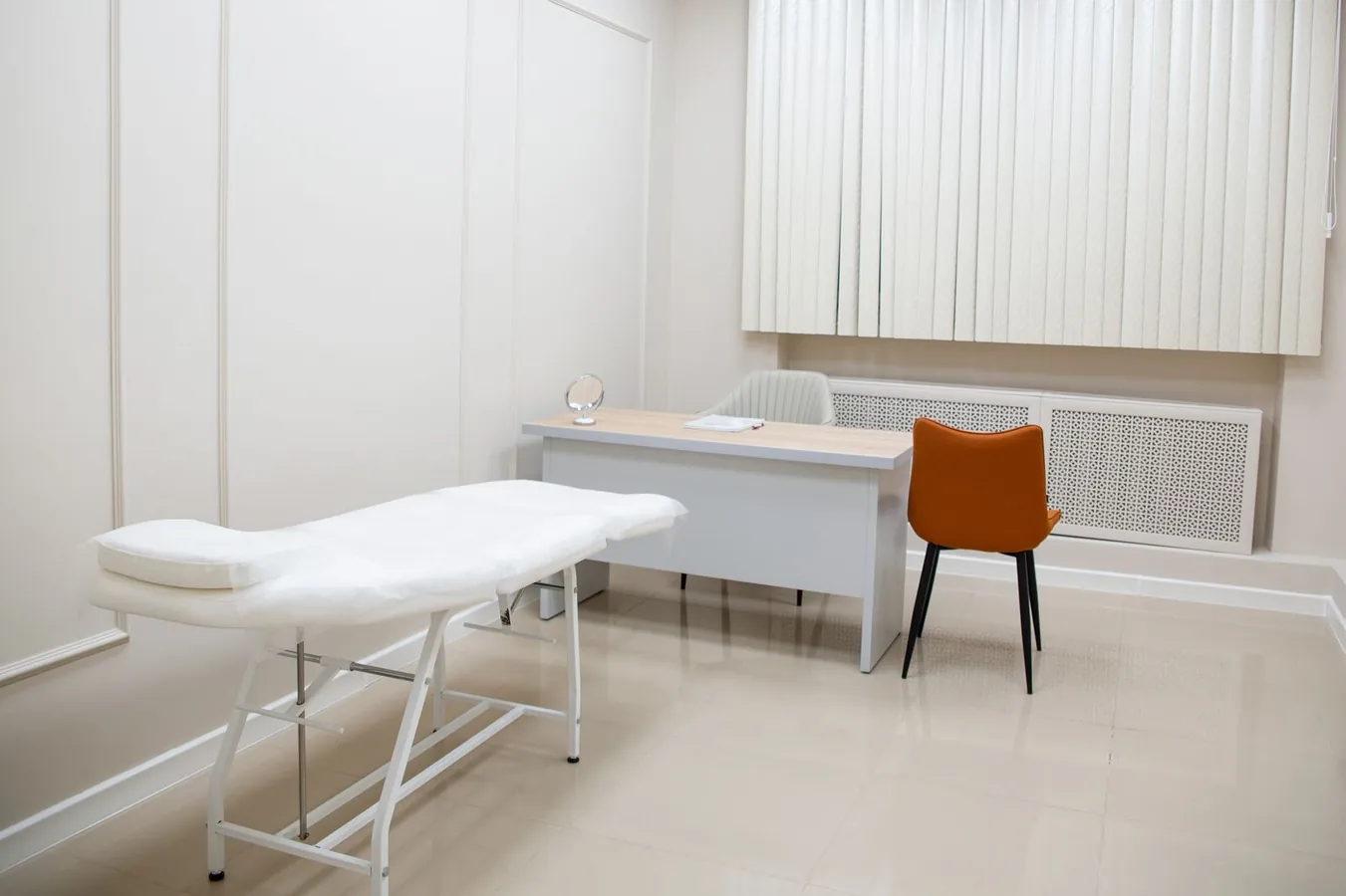 Medical office cleaning Toronto: illustrative clean clinic reception and consultation space